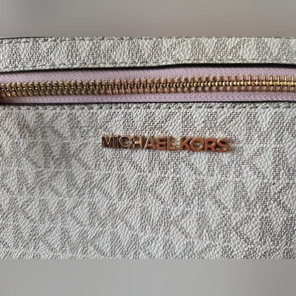 Michael Kors Jet Set Logo Gray and Pink Crossbody Bag EUC - Picture 3 of 11